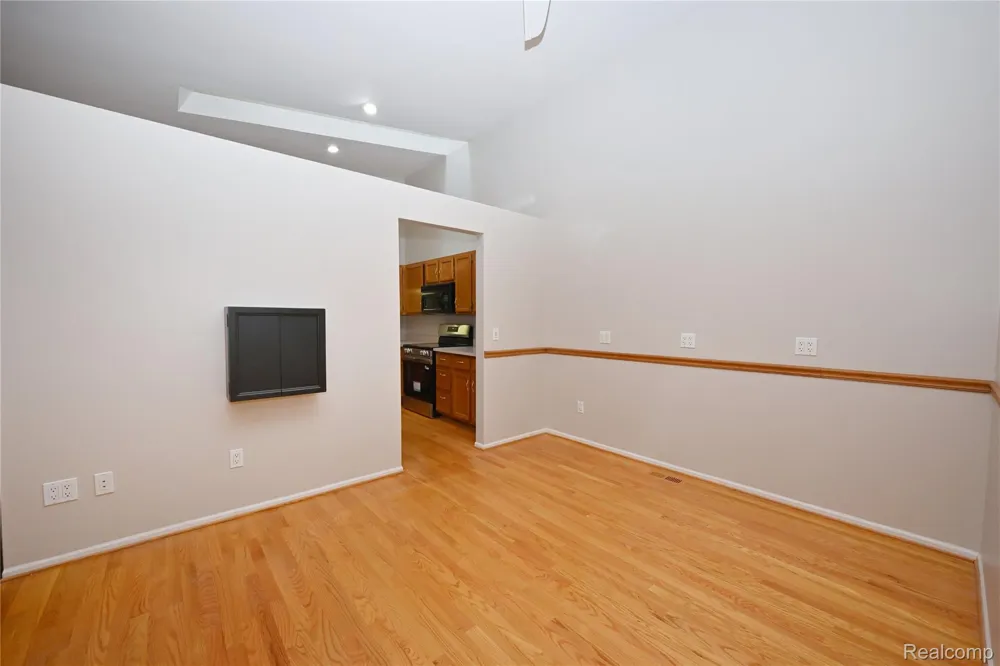 7274 Westchester Road #8 West Bloomfield Charter Township, MI 48322