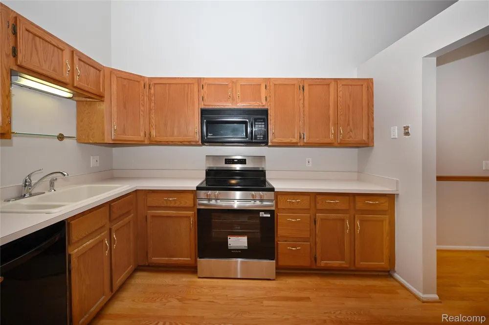 7274 Westchester Road #8 West Bloomfield Charter Township, MI 48322