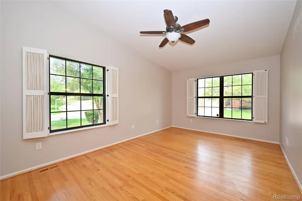 7274 Westchester Road #8 West Bloomfield Charter Township, MI 48322