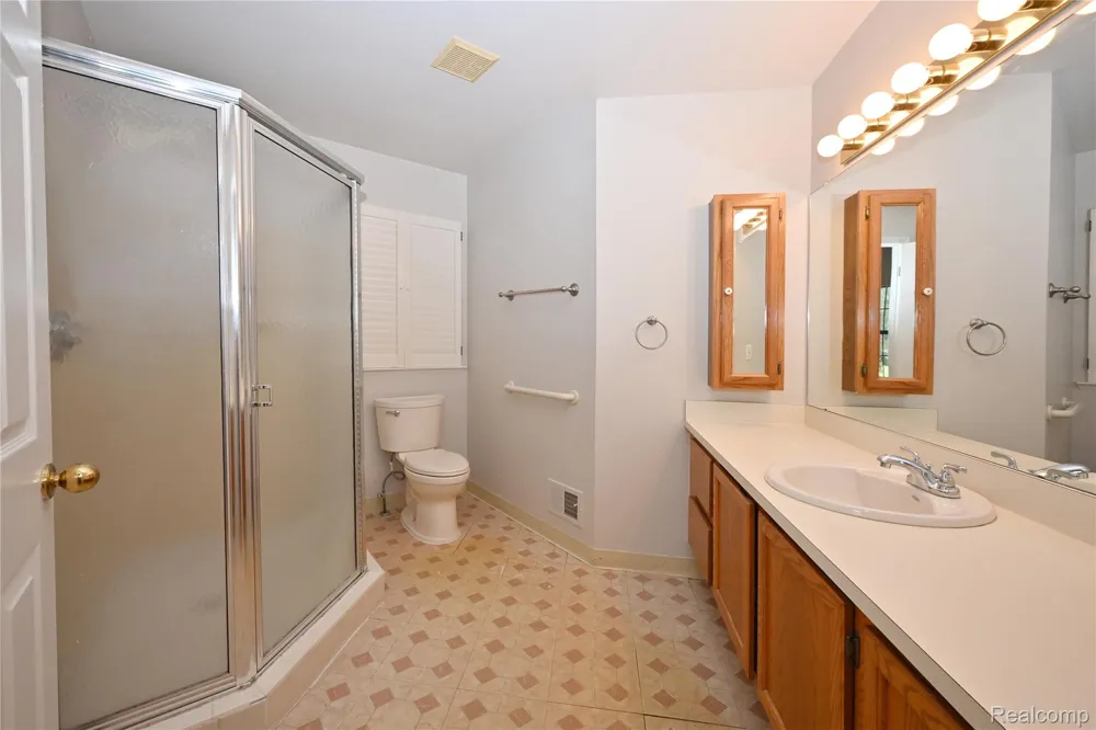 7274 Westchester Road #8 West Bloomfield Charter Township, MI 48322