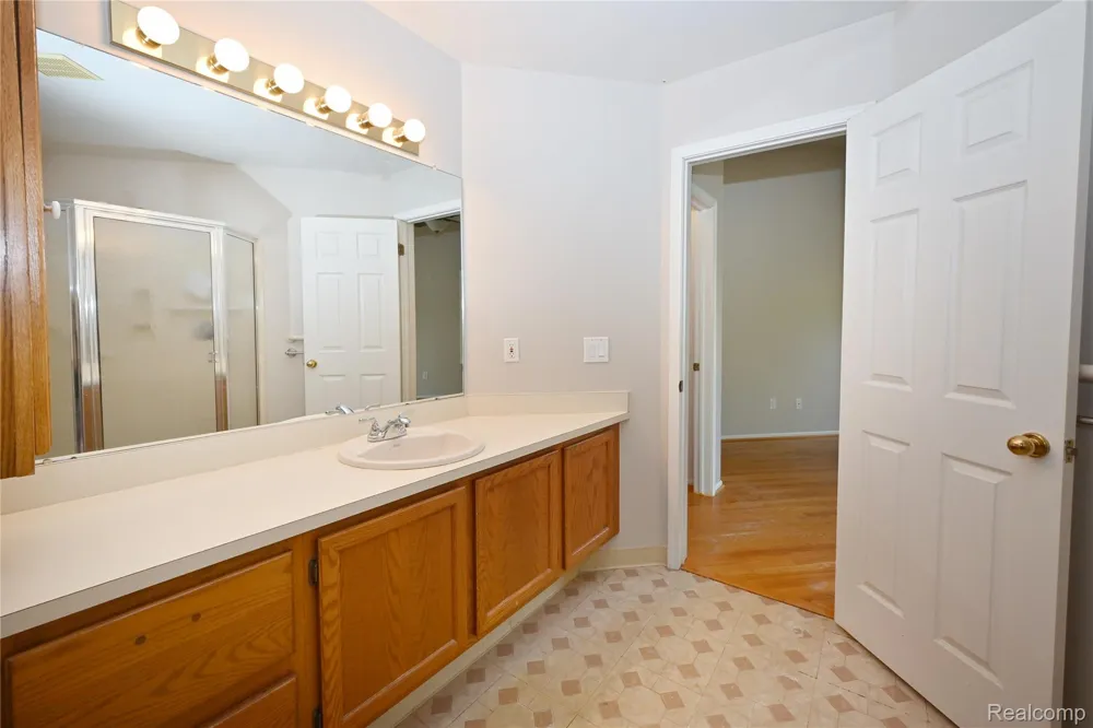 7274 Westchester Road #8 West Bloomfield Charter Township, MI 48322