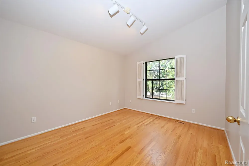 7274 Westchester Road #8 West Bloomfield Charter Township, MI 48322