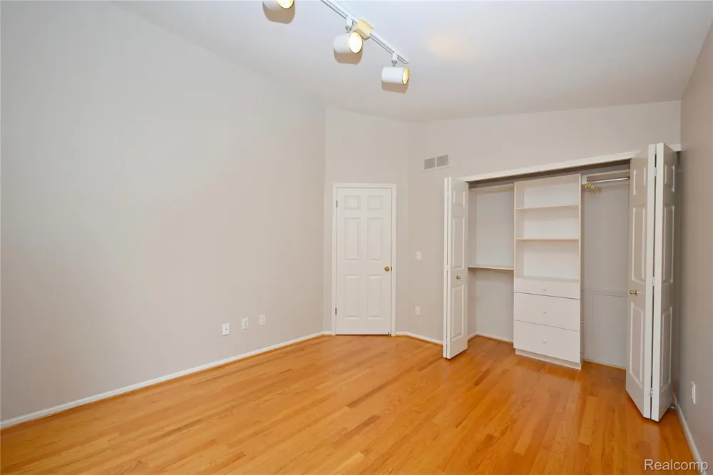 7274 Westchester Road #8 West Bloomfield Charter Township, MI 48322