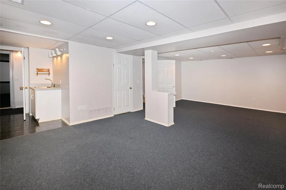 7274 Westchester Road #8 West Bloomfield Charter Township, MI 48322