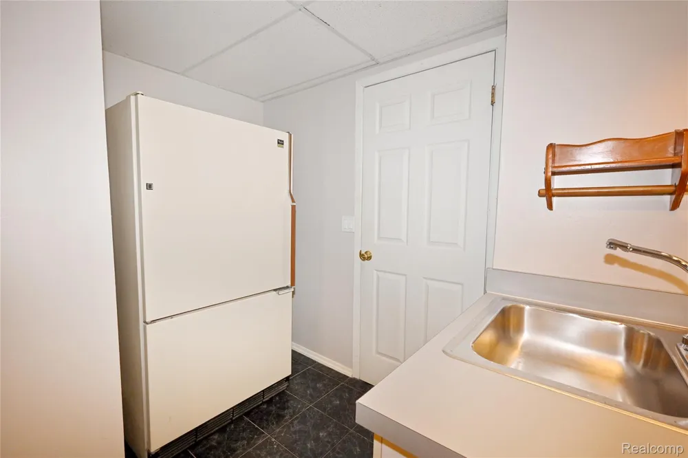 7274 Westchester Road #8 West Bloomfield Charter Township, MI 48322