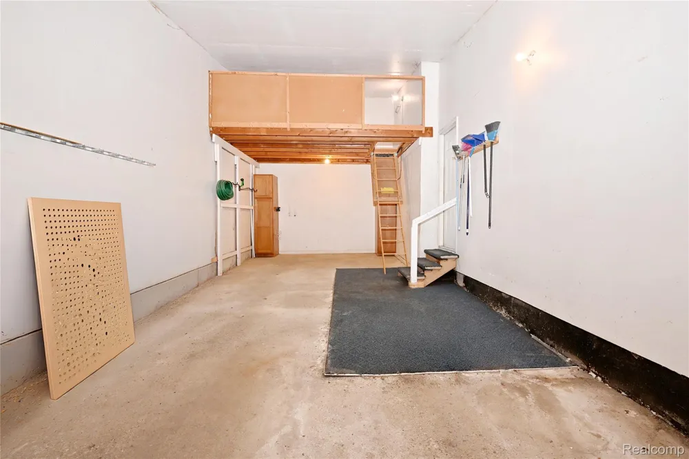 7274 Westchester Road #8 West Bloomfield Charter Township, MI 48322