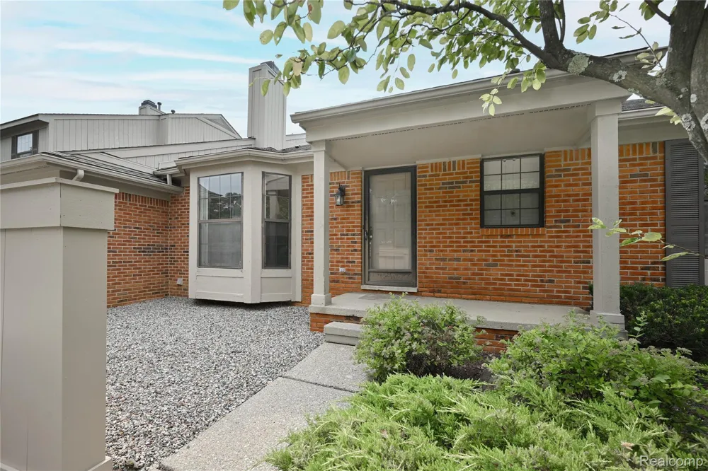 7274 Westchester Road #8 West Bloomfield Charter Township, MI 48322