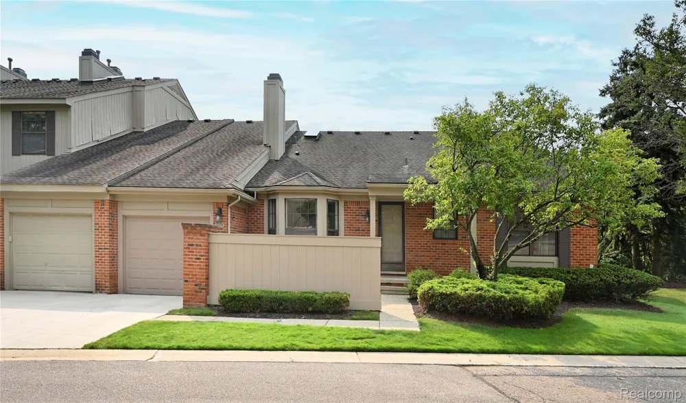 7274 Westchester Road #8 West Bloomfield Charter Township, MI 48322