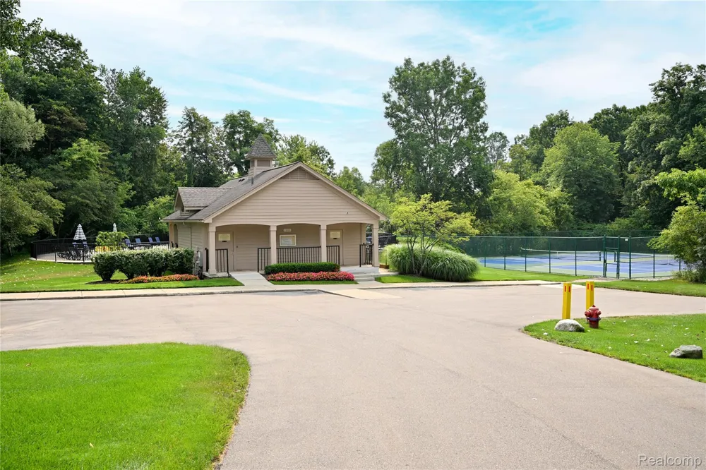 7274 Westchester Road #8 West Bloomfield Charter Township, MI 48322
