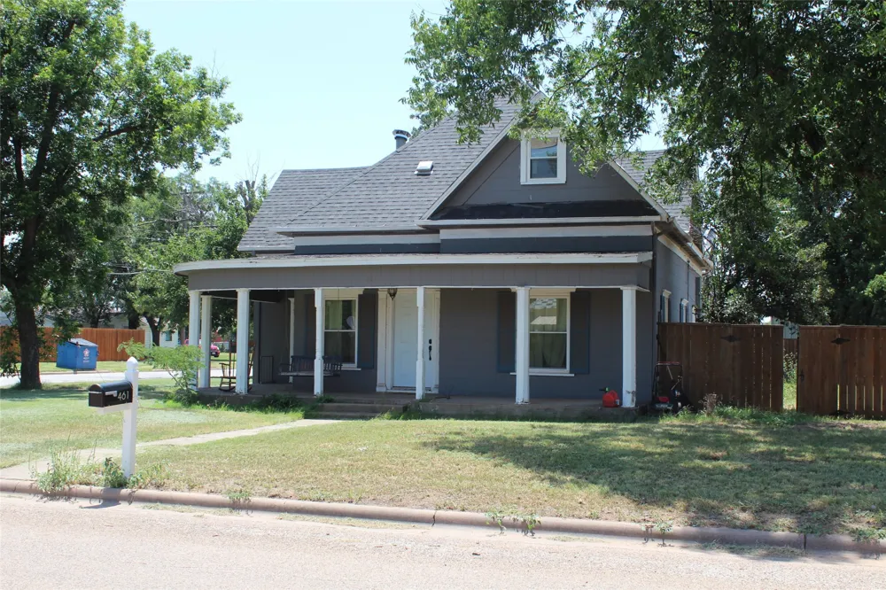 461 S 9th Avenue Munday, TX 76371