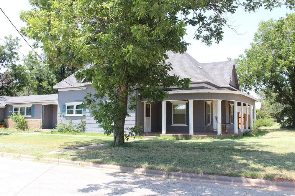 461 S 9th Avenue Munday, TX 76371