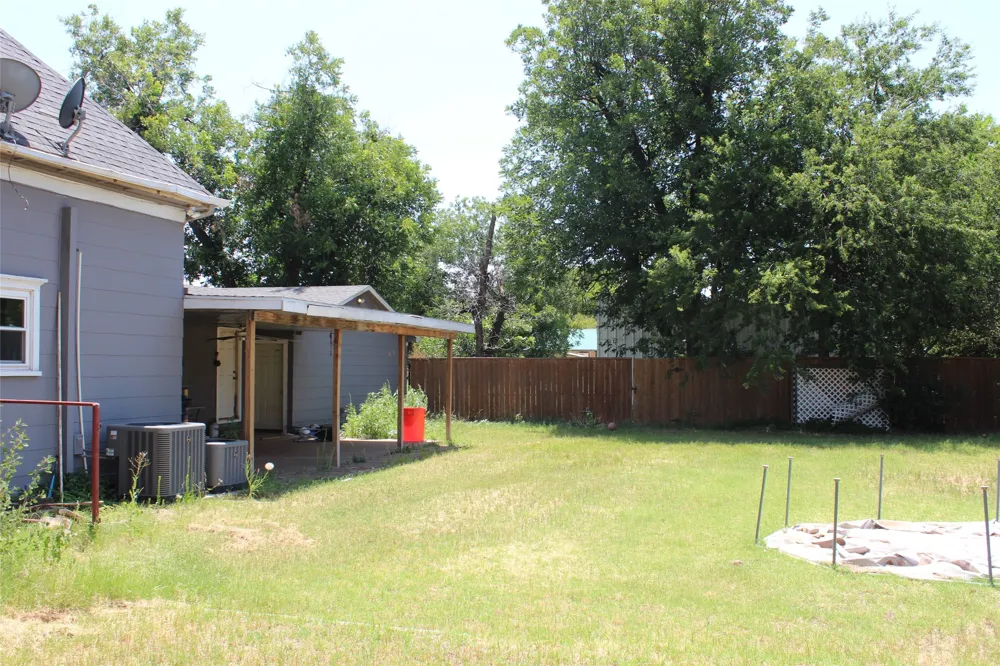 461 S 9th Avenue Munday, TX 76371