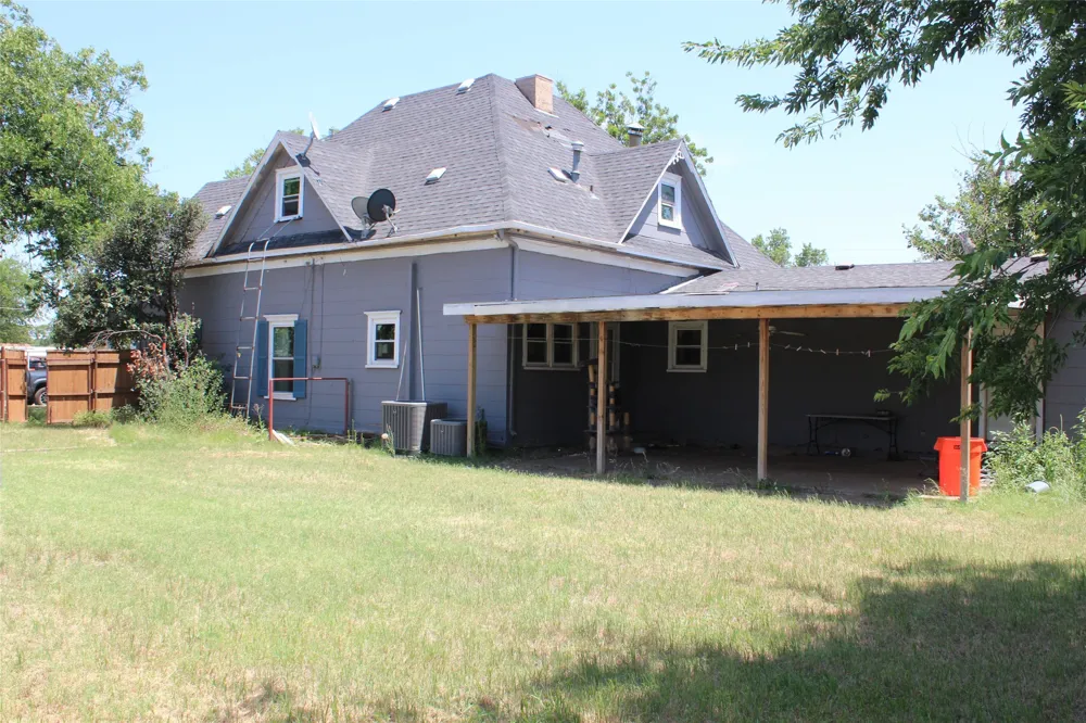 461 S 9th Avenue Munday, TX 76371