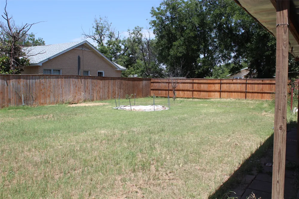 461 S 9th Avenue Munday, TX 76371