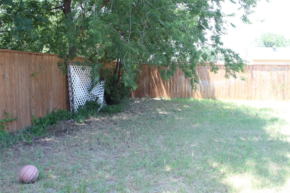 461 S 9th Avenue Munday, TX 76371