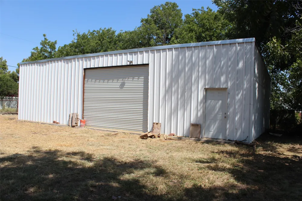 461 S 9th Avenue Munday, TX 76371