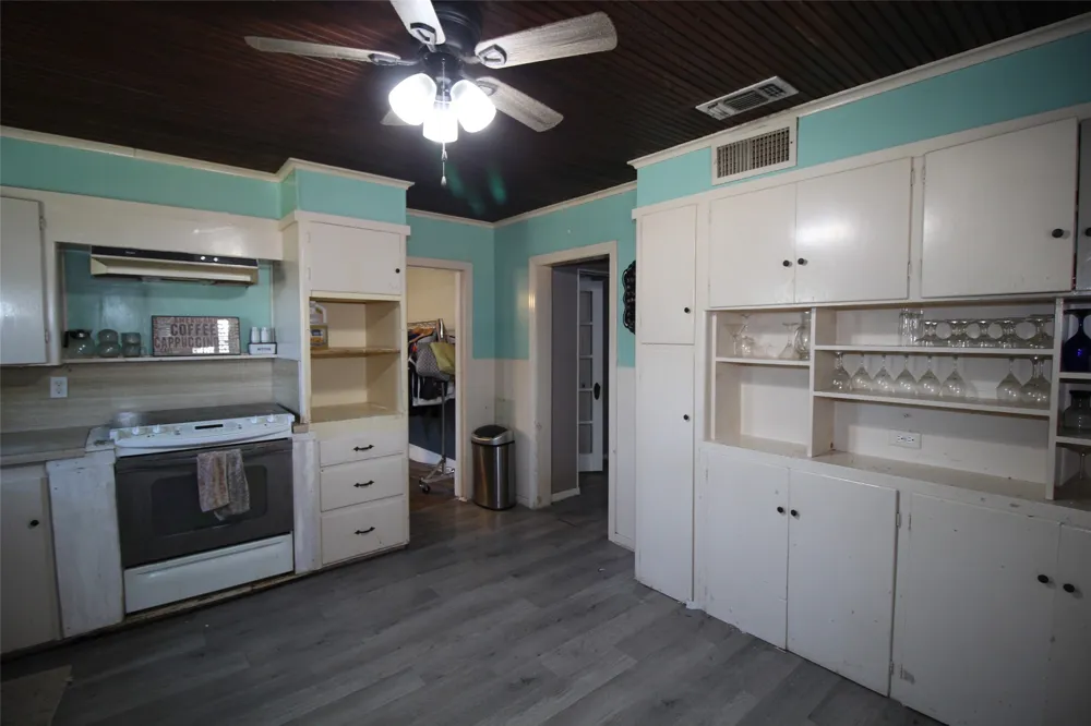 461 S 9th Avenue Munday, TX 76371