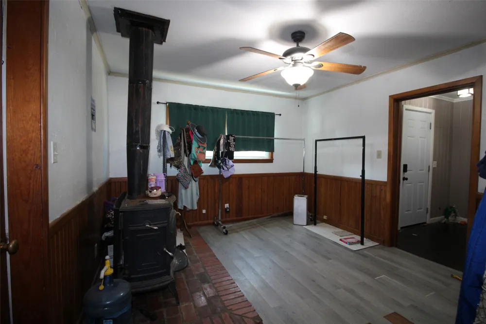 461 S 9th Avenue Munday, TX 76371