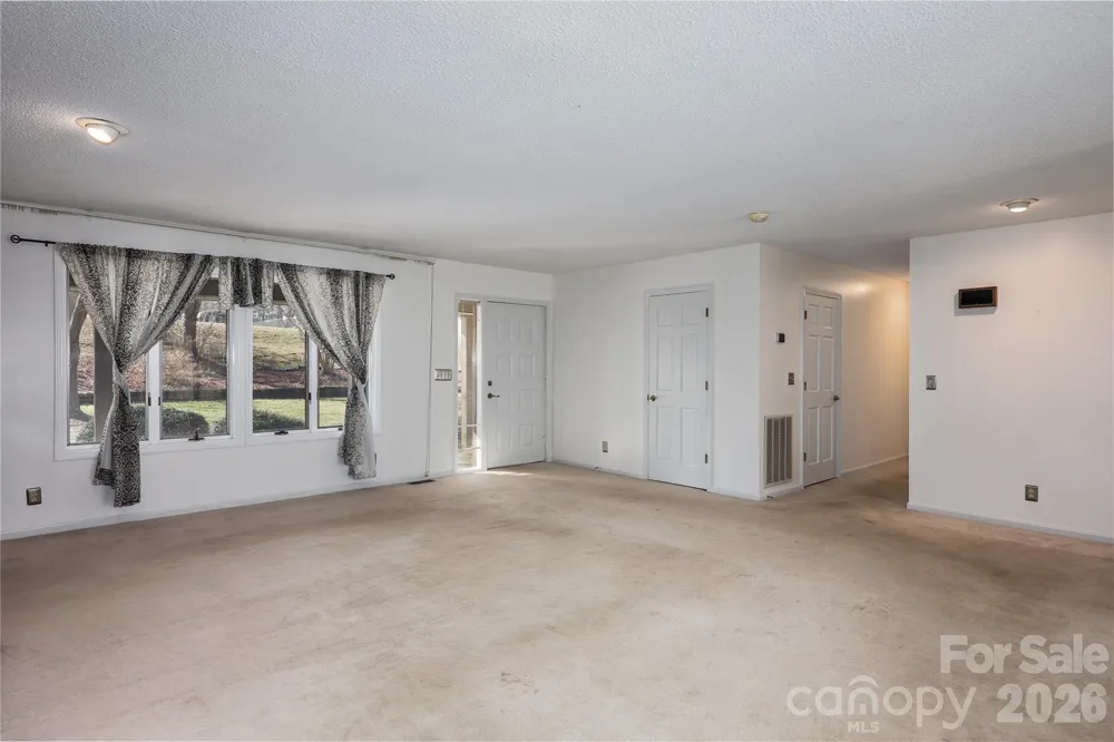 682 Cecil Street Thomasville, NC 27360