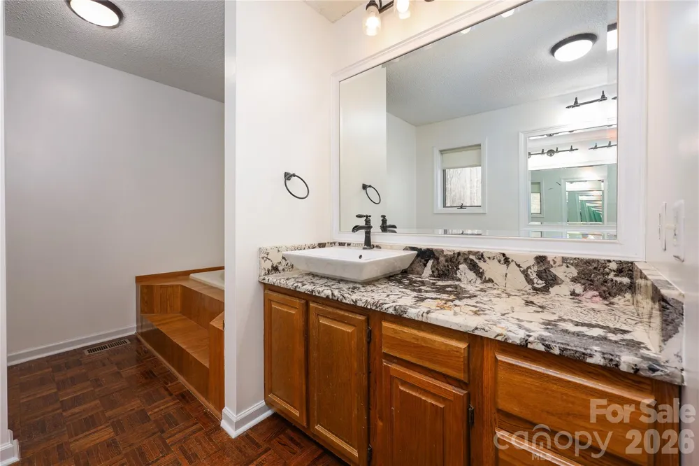 682 Cecil Street Thomasville, NC 27360