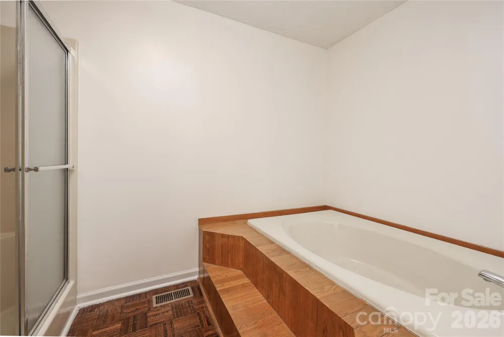 682 Cecil Street Thomasville, NC 27360
