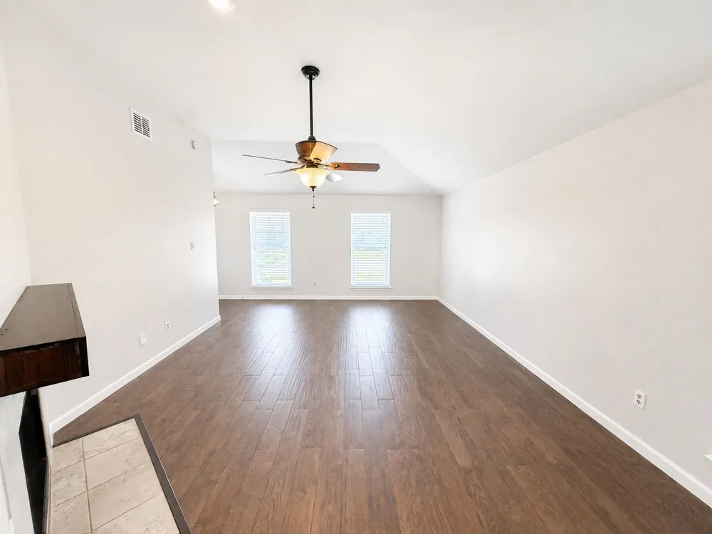 2317 Aquaduct Drive Bedford, TX 76022