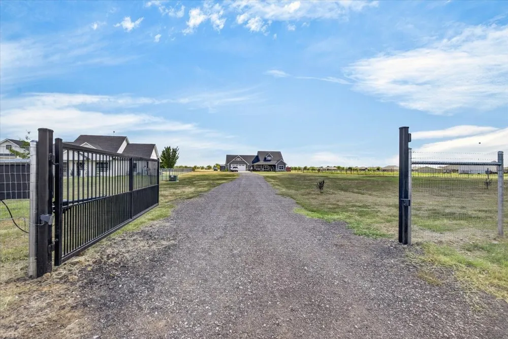 18244 County Road 4001 Mabank, TX 75147