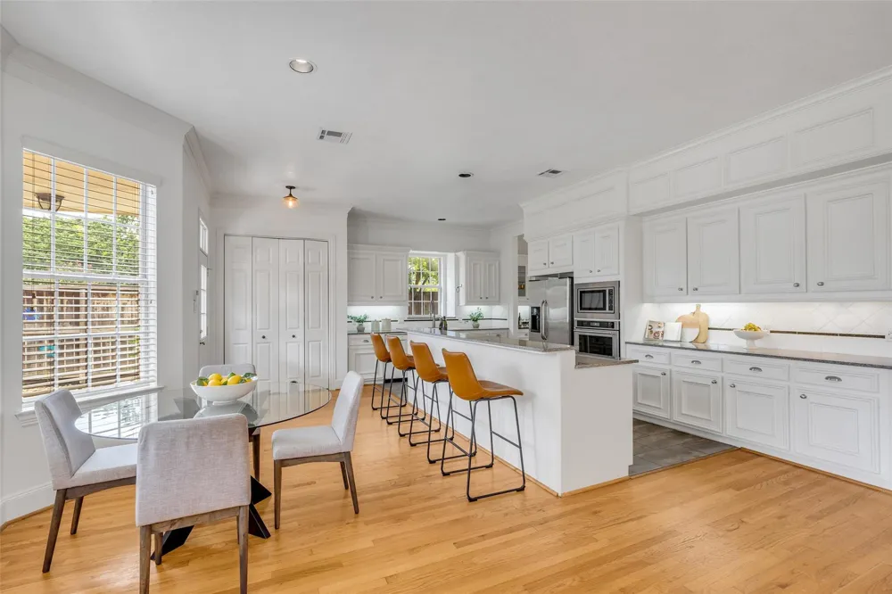 5007 Beech Street Bellaire, TX 77401