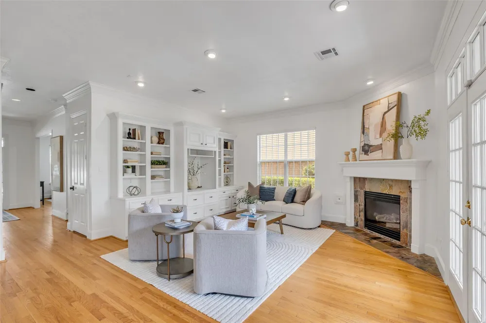 5007 Beech Street Bellaire, TX 77401