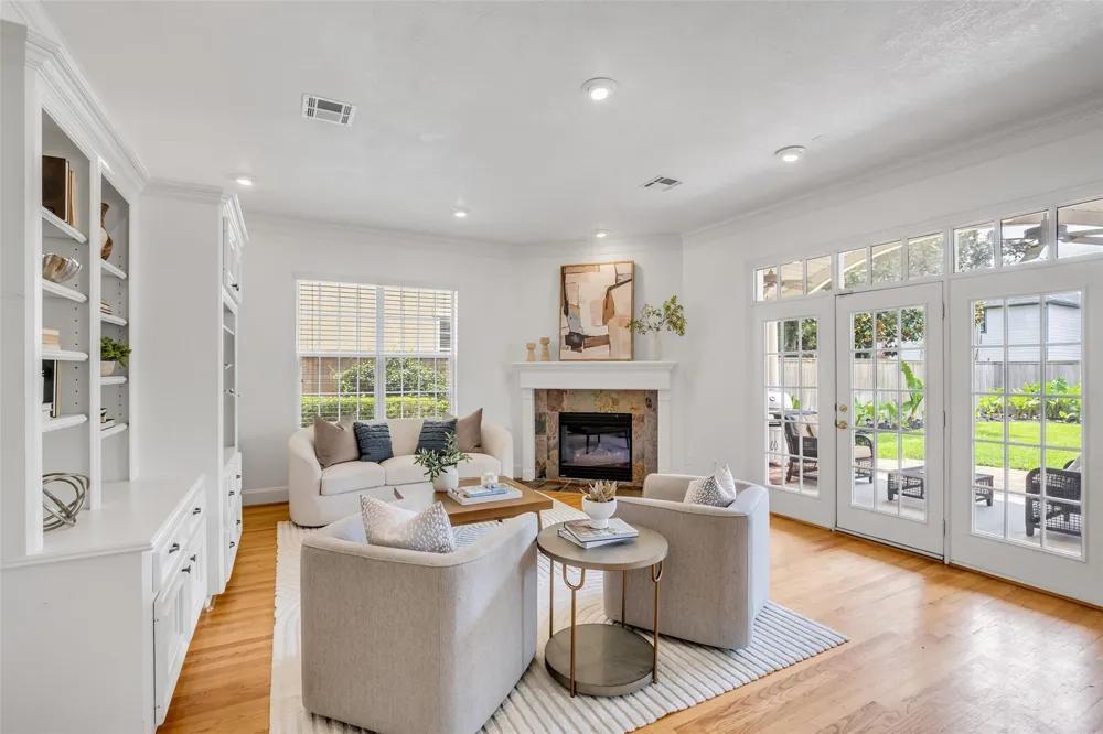 5007 Beech Street Bellaire, TX 77401