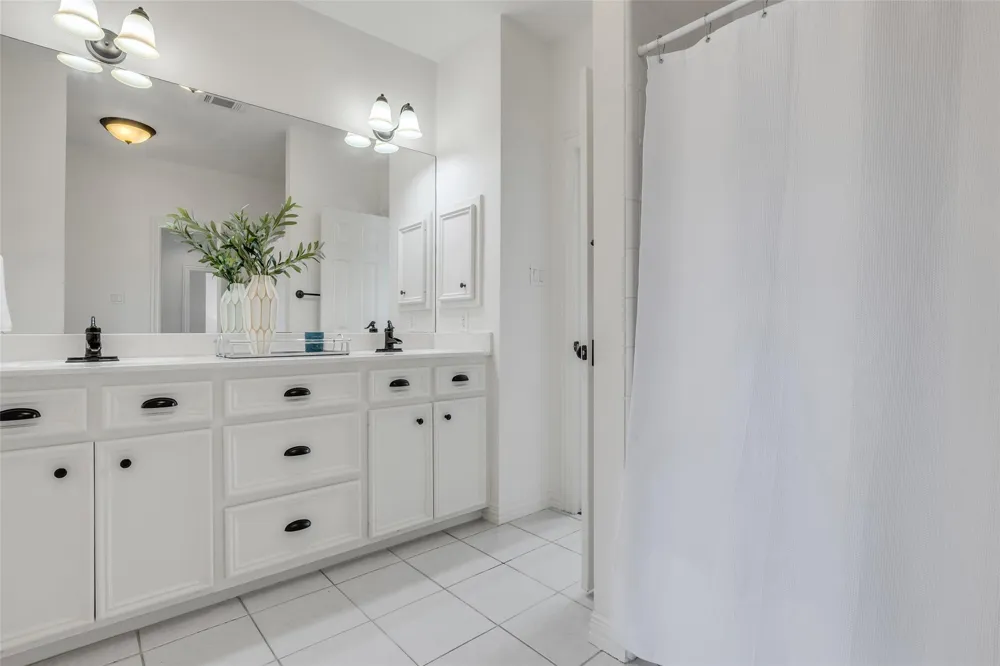 5007 Beech Street Bellaire, TX 77401
