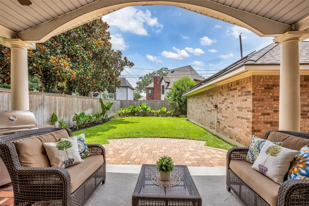 5007 Beech Street Bellaire, TX 77401