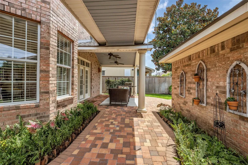 5007 Beech Street Bellaire, TX 77401