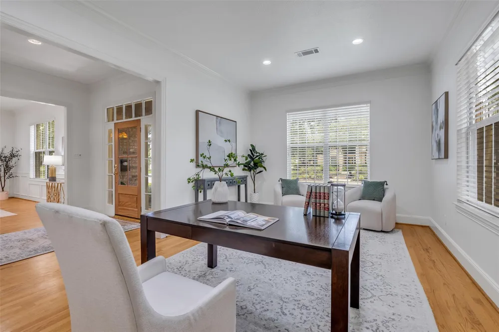 5007 Beech Street Bellaire, TX 77401