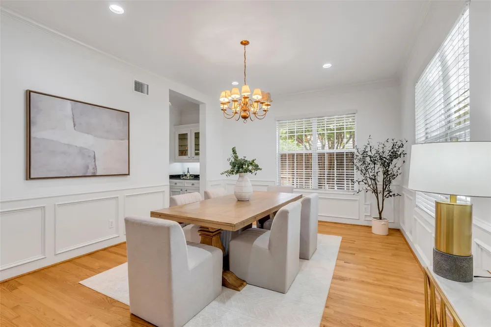 5007 Beech Street Bellaire, TX 77401