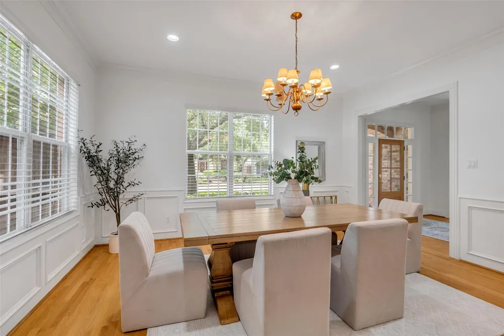 5007 Beech Street Bellaire, TX 77401