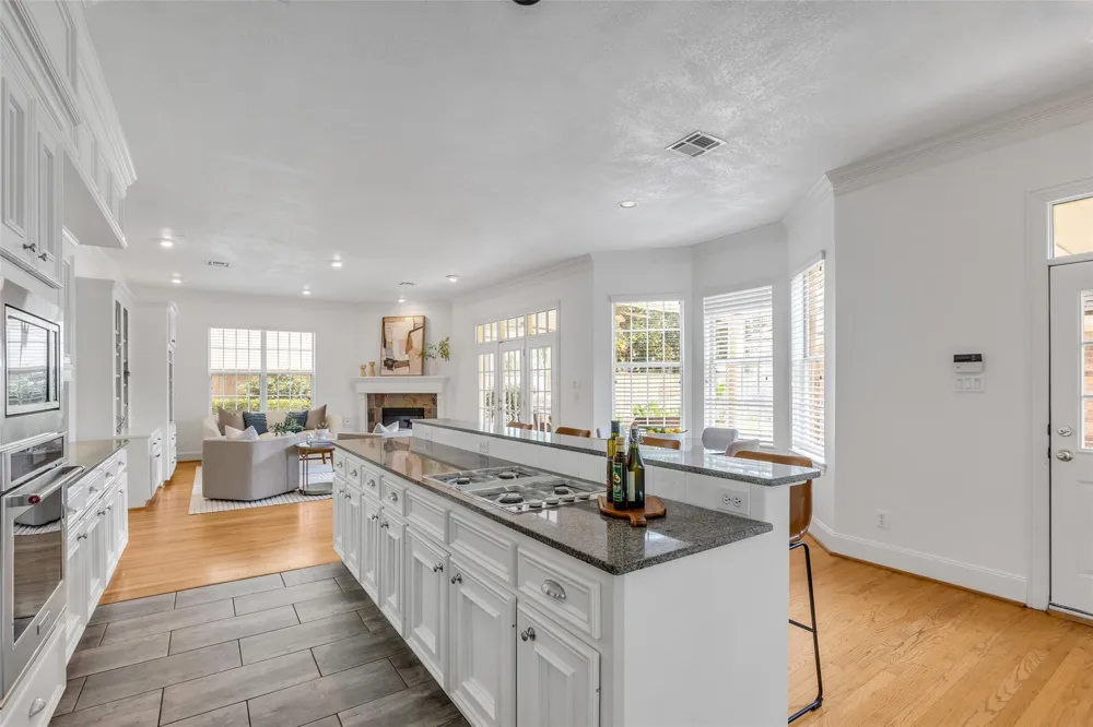5007 Beech Street Bellaire, TX 77401
