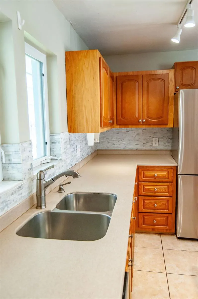 114 NE 16TH TERRACE Fort Lauderdale, FL 33301