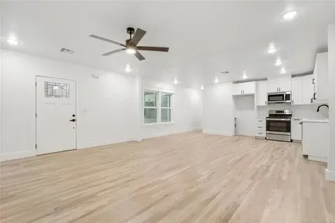 1172 Boston Place Tulsa, OK 74106