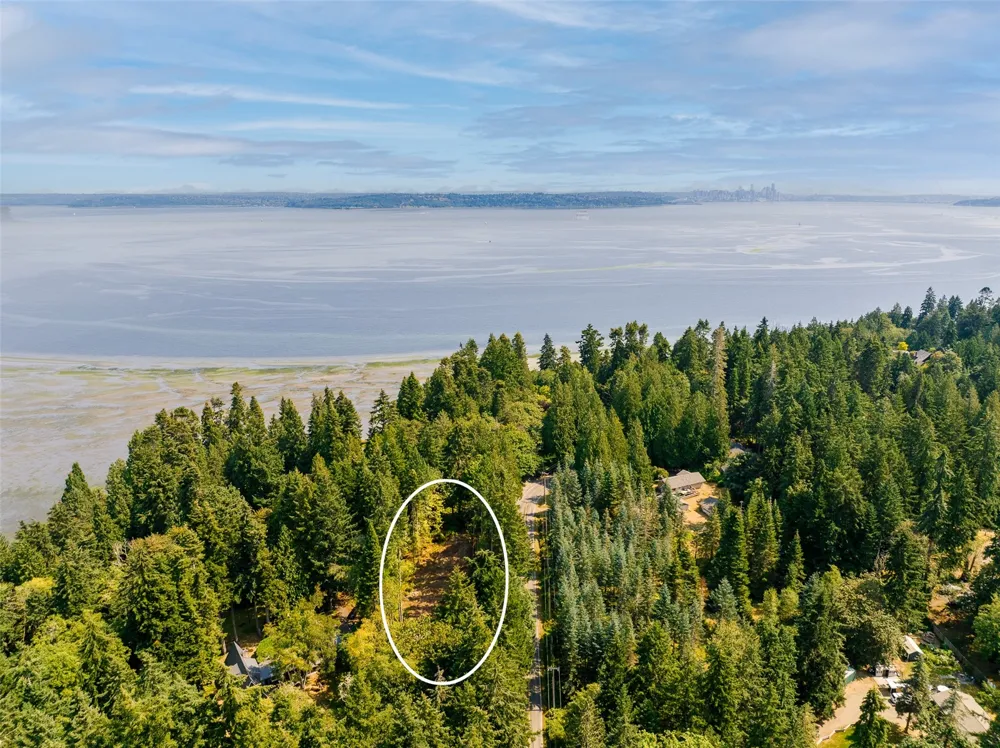 9998 NE Lofgren Road Bainbridge Island, WA 98110