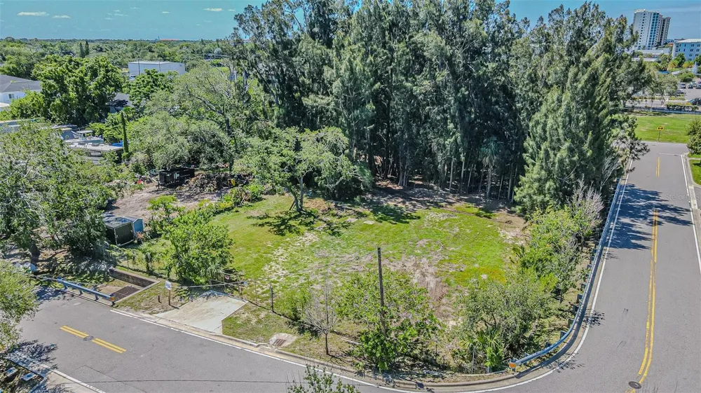 4904 W PAUL AVENUE Tampa, FL 33611