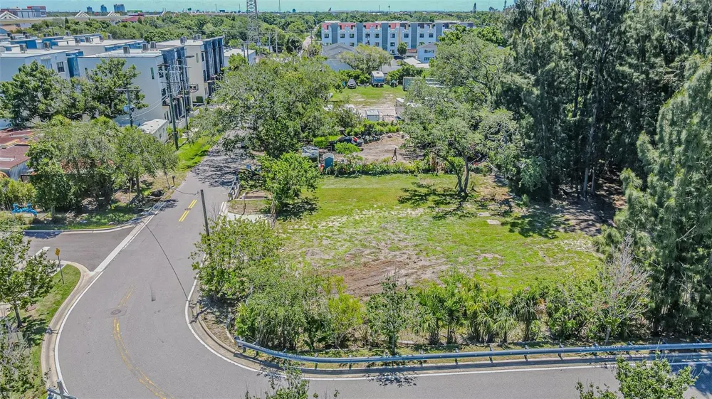4904 W PAUL AVENUE Tampa, FL 33611
