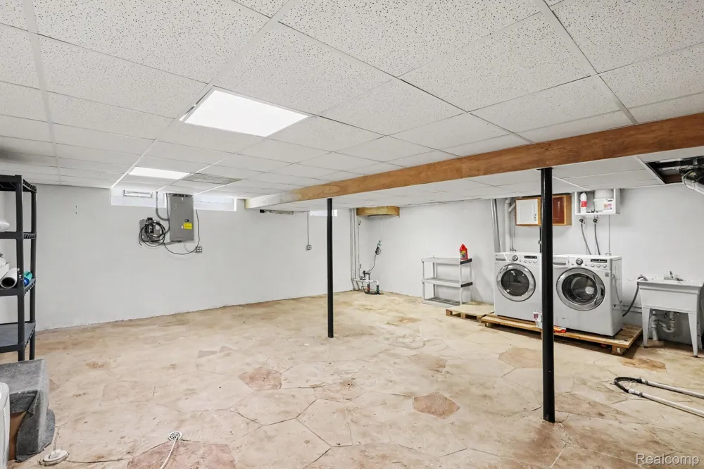 1809 Poppleton Drive West Bloomfield Charter Township, MI 48324