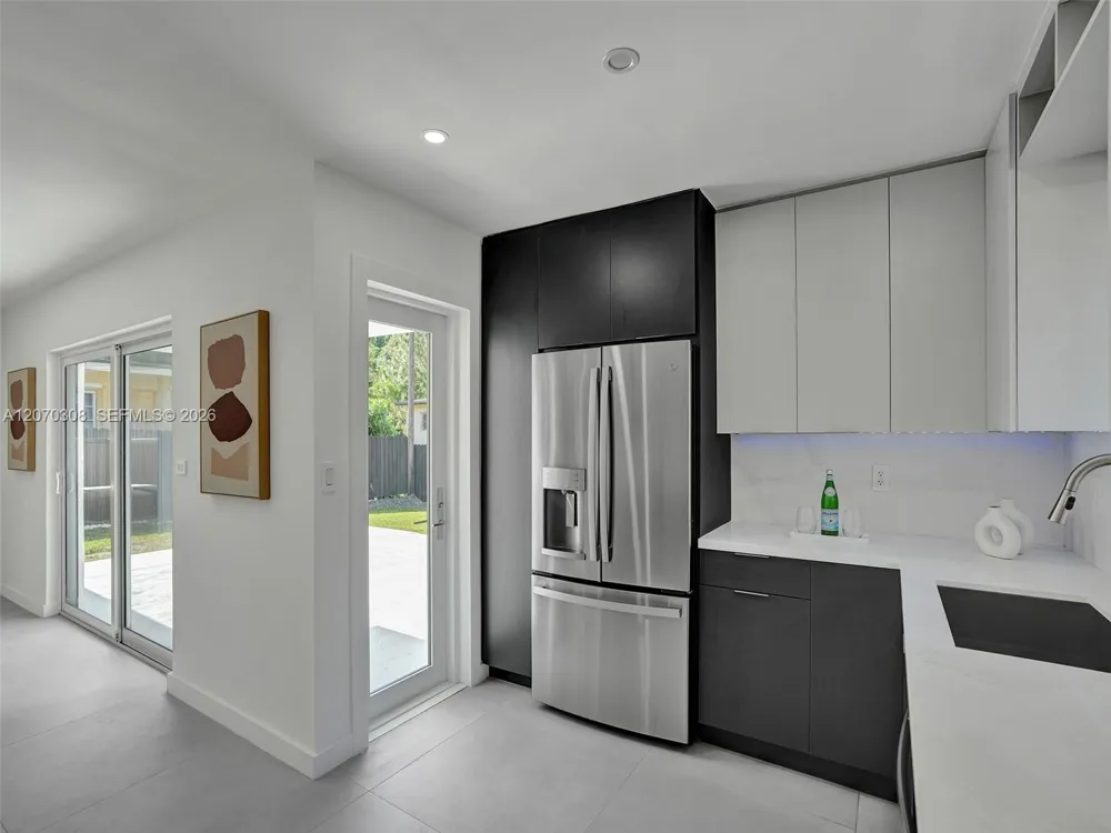 2380 NE 184th Ter North Miami Beach, FL 33160