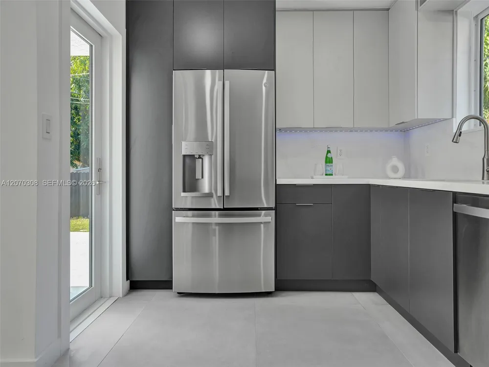 2380 NE 184th Ter North Miami Beach, FL 33160