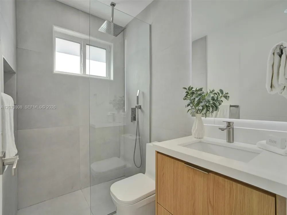 2380 NE 184th Ter North Miami Beach, FL 33160