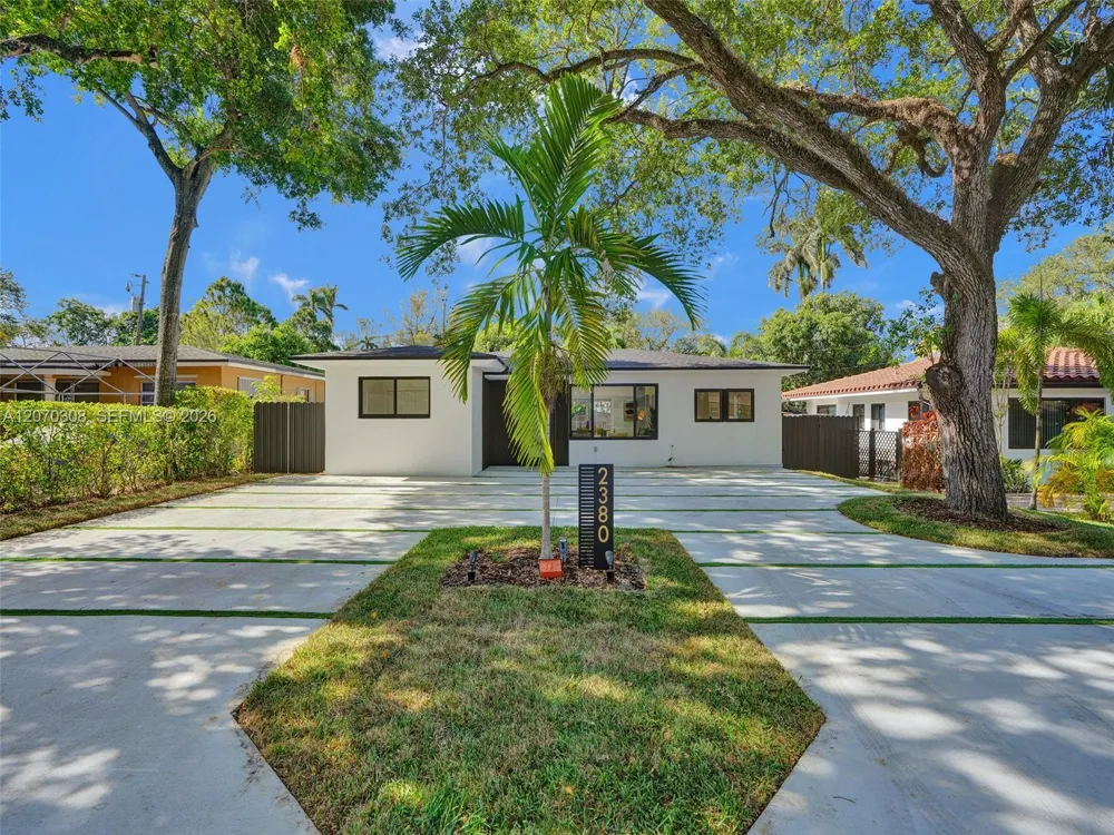 2380 NE 184th Ter North Miami Beach, FL 33160