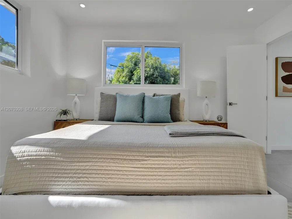 2380 NE 184th Ter North Miami Beach, FL 33160
