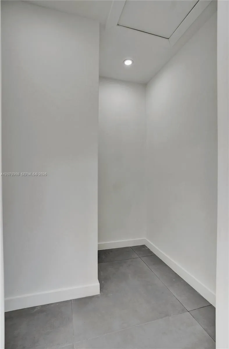 2380 NE 184th Ter North Miami Beach, FL 33160
