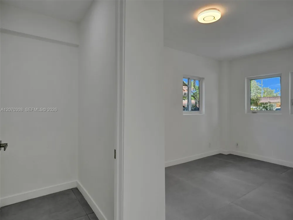2380 NE 184th Ter North Miami Beach, FL 33160